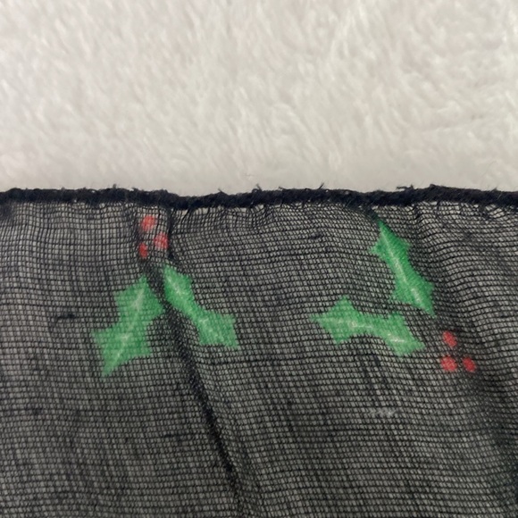 Black mistletoe and snowflakes sheer scarf - Picture 14 of 17